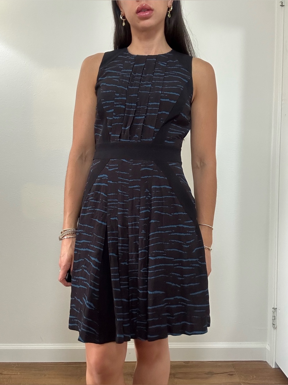 Rebecca Taylor Black & Blue Tiger Pleat Dress Sleeveless Knee Length Size 2
